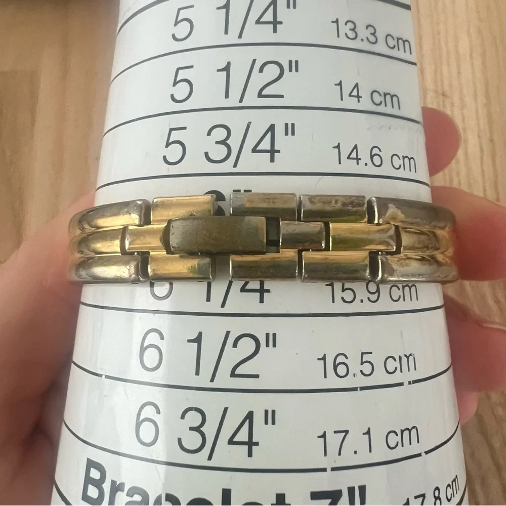 Vintage Seiko ladies black gold tone bracelet dress watch NEW BATTERY